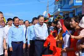 Tổng Bí thư, Chủ tịch nước: Cồn Cỏ nhiều tiềm năng phát triển kinh tế biển