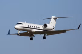 Đang lái máy bay, phi hành gia sốc nặng vì... đối đầu UFO