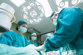 Chàng trai đau bụng dữ dội, khi kiểm tra bác sĩ sốc nặng vì...