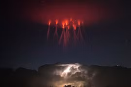 Hiện tượng siêu sét đẹp choáng váng như phim viễn tưởng