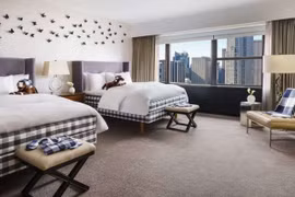 Nghỉ dưỡng sang chảnh trên chiếc đệm gần 5 tỷ