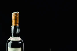 Chai whisky 'Chén Thánh' hiếm nhất thế giới gần 2 triệu đô 