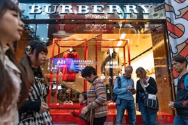 Các hãng thời trang xa xỉ chịu ảnh hưởng sao trước đại dịch corona?