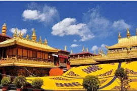 Cung điện và lâu đài cổ cao nhất được làm từ 32 tấn vàng 