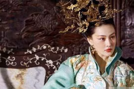 Cung nữ 13 tuổi bật cười khi thấy hoàng đế ngủ gật, một bước đổi đời
