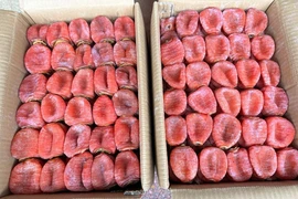 Hàng Trung Quốc đổ bộ chợ Tết, nhiều loại giá siêu rẻ