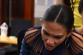 Võ Hoàng Yến bị giãn tĩnh mạch chân, đau đớn bật khóc 