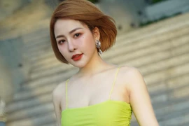Hot girl Trâm Anh làm người đối diện thót tim vì những chiếc váy ngắn