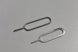 Tranh cãi cây lấy sim của Apple có giá gần 100.000 đồng