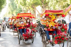 Ý nghĩa thiệp cưới của Đỗ Mỹ Linh và con trai bầu Hiển