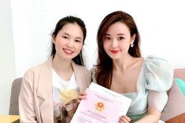 Hotgirl sinh năm 1989 bán 21 mảnh đất chỉ trong buổi tối