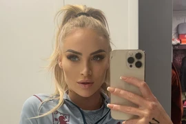 Sao MU giải nguy cho nữ cầu thủ