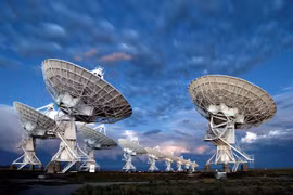 Quan sát lỗ đen, kính viễn vọng bất ngờ bị "dội bom"