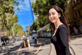 Jennifer Phạm nhan sắc gây mê vì lão hóa ngược