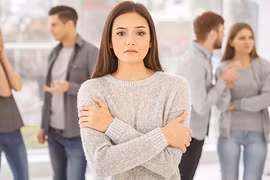 Con người đến tuổi trung niên nhất định phải vứt bỏ 5 thứ này 