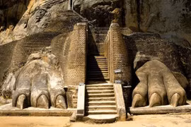 "Sư thành" - công trình cổ đại ẩn giữa núi rừng Sri Lanka 