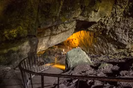 Tìm thấy hàng trăm mảnh xương người trong hang động bí ẩn