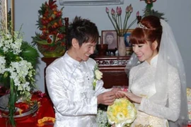 Dân tình truyền nhau ảnh cưới 14 năm trước của Lý Hải - Minh Hà 