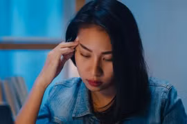 Trong bữa cơm, bố giới thiệu vợ sắp cưới khiến anh tôi phẫn nộ