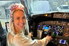 Săn hụt vé xem Taylor Swift, fan "nhờ" phi công bay ngang sân vận động