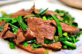 Xào gan lợn đừng cho ngay vào chảo, thêm bước này không tanh khô