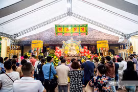 Hàng nghìn người dân cầu siêu cho nạn nhân vụ cháy chung cư mini