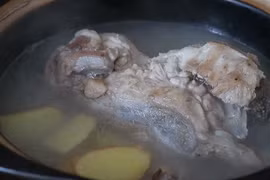 Hầm xương nhưng nước đục, không thơm chỉ vì sai lầm này