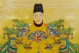 Long bào của hoàng đế xưa không giặt bằng nước, nếu bẩn phải làm sao? 