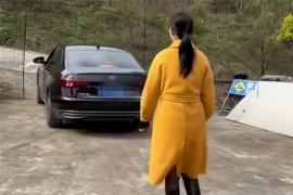 Con rể không vào nhà bố vợ suốt 8 năm 