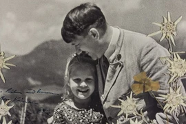 Bí mật sau bức ảnh sốc chưa từng thấy của trùm phát xít Hitler