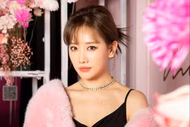 Hari Won bị liệt nửa mặt, giải đáp lý do nói tiếng Việt lơ lớ