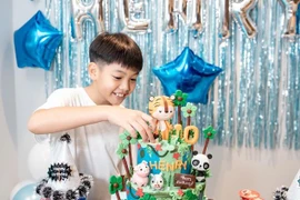 Lệ Quyên mừng sinh nhật con trai Hồ Ngọc Hà sau 5 năm im ắng