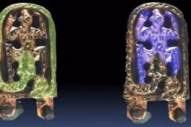 Giải mã bí ẩn về khóa thắt lưng thời Trung cổ "rồng ăn ếch" 