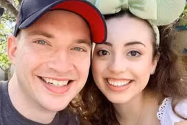 Đi chơi Disneyland, cô gái vô tình tìm được "hoàng tử" đời mình