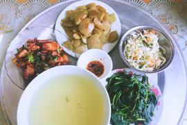 Mâm cơm 1 món rau, 1 món mặn, chị dâu đi chợ hết 100.000 đồng