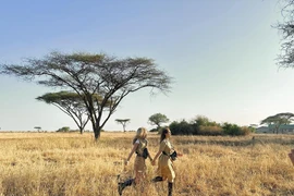 Đôi bạn chi 700 triệu đi châu Phi “hít bụi”, đến nơi nghèo nhất 