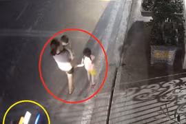 Video: Tranh cãi cảnh mẹ bế con nhỏ bị xe máy tông trúng