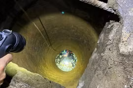 Giải cứu bé trai 8 tuổi ở Đắk Lắk rơi xuống giếng bỏ hoang