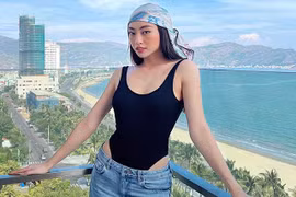 Hoa hậu đẹp nhất Cao Bằng diện mốt quần trễ gây xôn xao