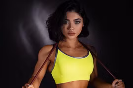 Cô gái mũm mĩm lột xác thành VĐV cơ bắp cuồn cuộn