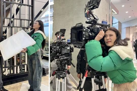 "Bạn thân" Hồng Diễm "chống rét" trong lần đầu ra Bắc đóng phim