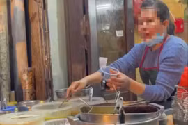 Quán xôi chè nổi tiếng Hà Nội chửi khách thậm tệ bị phạt 2,5 triệu đồng