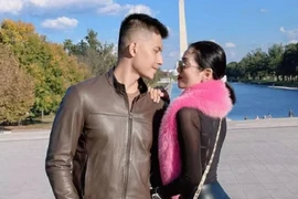 Lâm Bảo Châu làm việc gì mà "dính như sam" với Lệ Quyên?