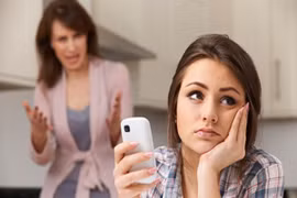 Cha mẹ cần tránh xa hành động này khi con đến tuổi dậy thì