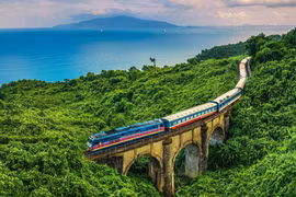 Việt Nam lọt top 9 hành trình du lịch bằng tàu ngoạn mục nhất 