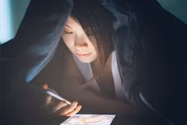 Bố chồng nhập viện vì thói quen để chuông điện thoại hết cỡ của con dâu