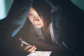 Bố chồng nhập viện vì thói quen để chuông điện thoại hết cỡ của con dâu