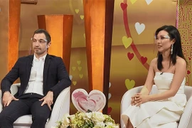 Lần đầu gặp trai Tây, gái xinh phải đợi cả tiếng