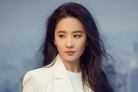 Bức ảnh 24 năm trước của Lưu Diệc Phi gây sốt 