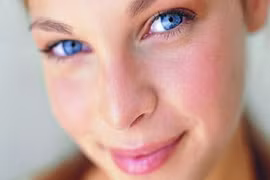 Phụ nữ nhiều mưu mô, tiểu nhân xảo quyệt sẽ có 3 nét tướng này